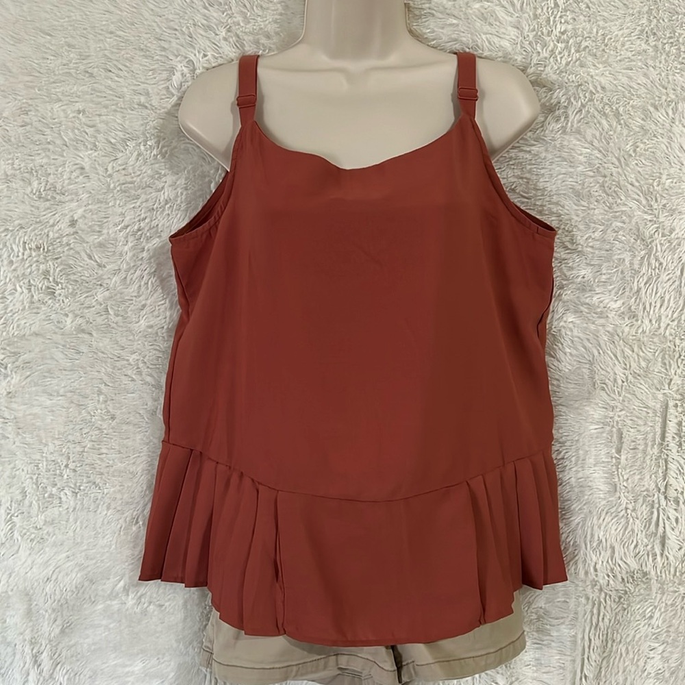 Tank with adjustable straps
